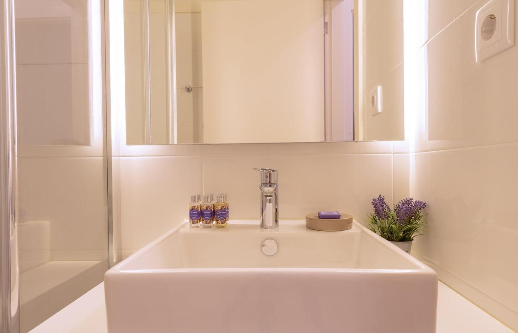 Guestready - Catorze De Outubro Houses II Вила-Нова-ди-Гая Экстерьер фото